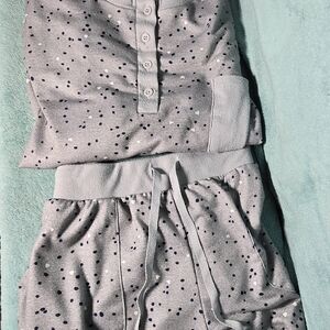 Splendid Women's 2-piece pajama set in gray with blue dots and white hearts